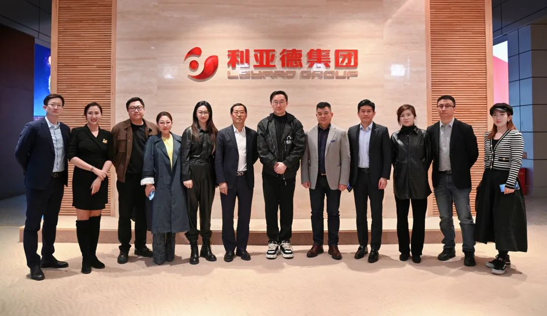 陆川导演到访J9集团，解锁文化+科技融合新蹊径